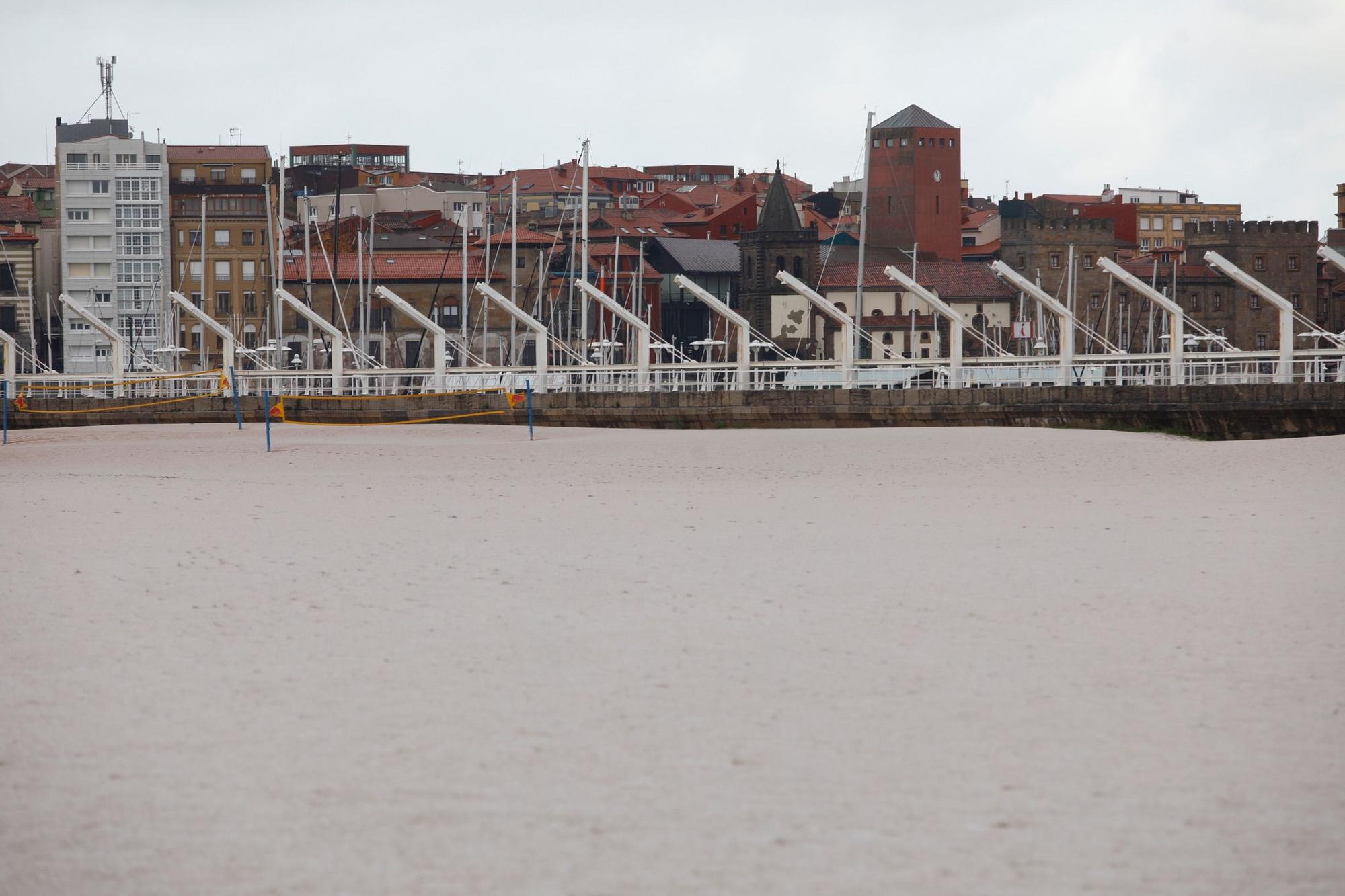 Las imágenes del temporal en Gijón.