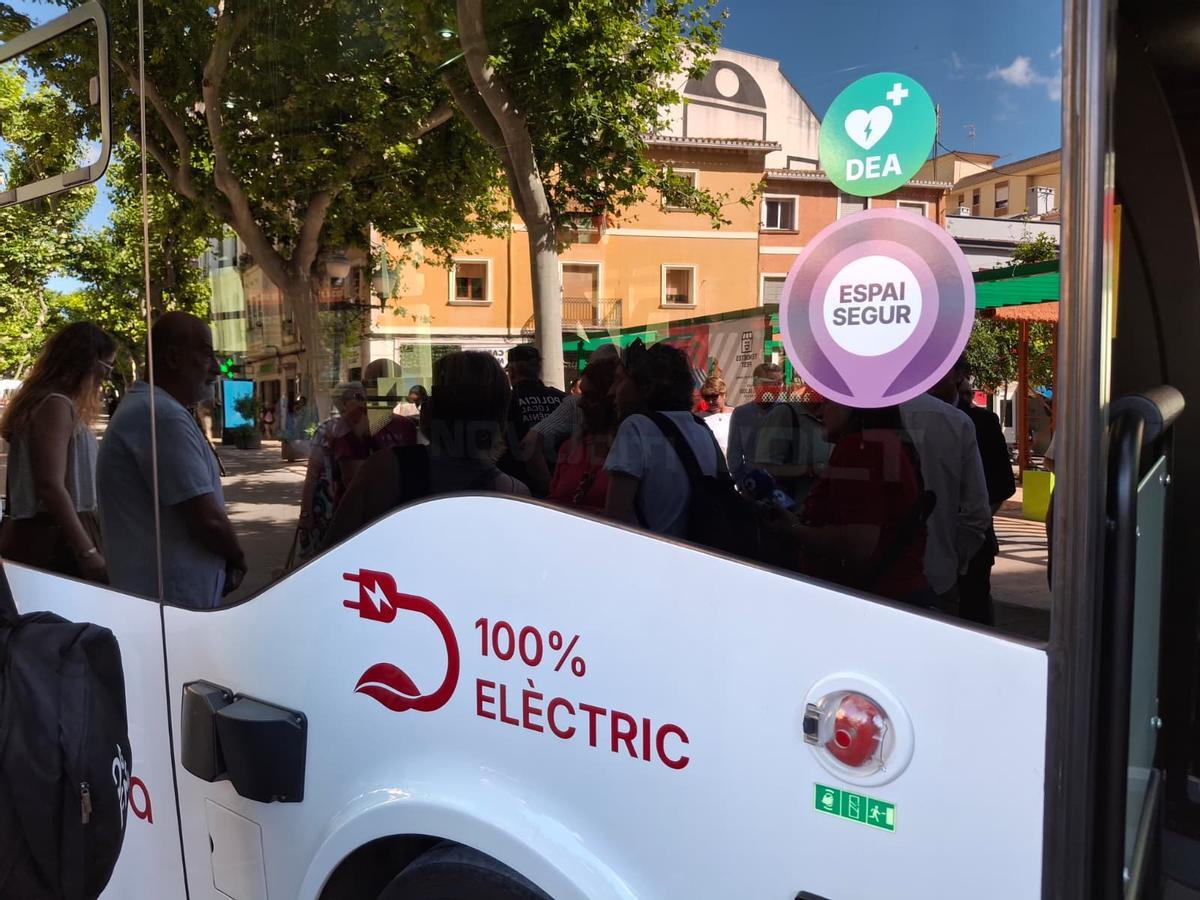 Cardioprotegido, espacio seguro y 100 % eléctrico: más que un autobús