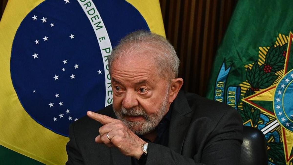 El presidente de Brasil, Luiz Inacio Lula da Silva, participa de una reunión con gobernadores en el Palacio de Planalto, en Brasilia (Brasil), este 9 de enero de 2023.