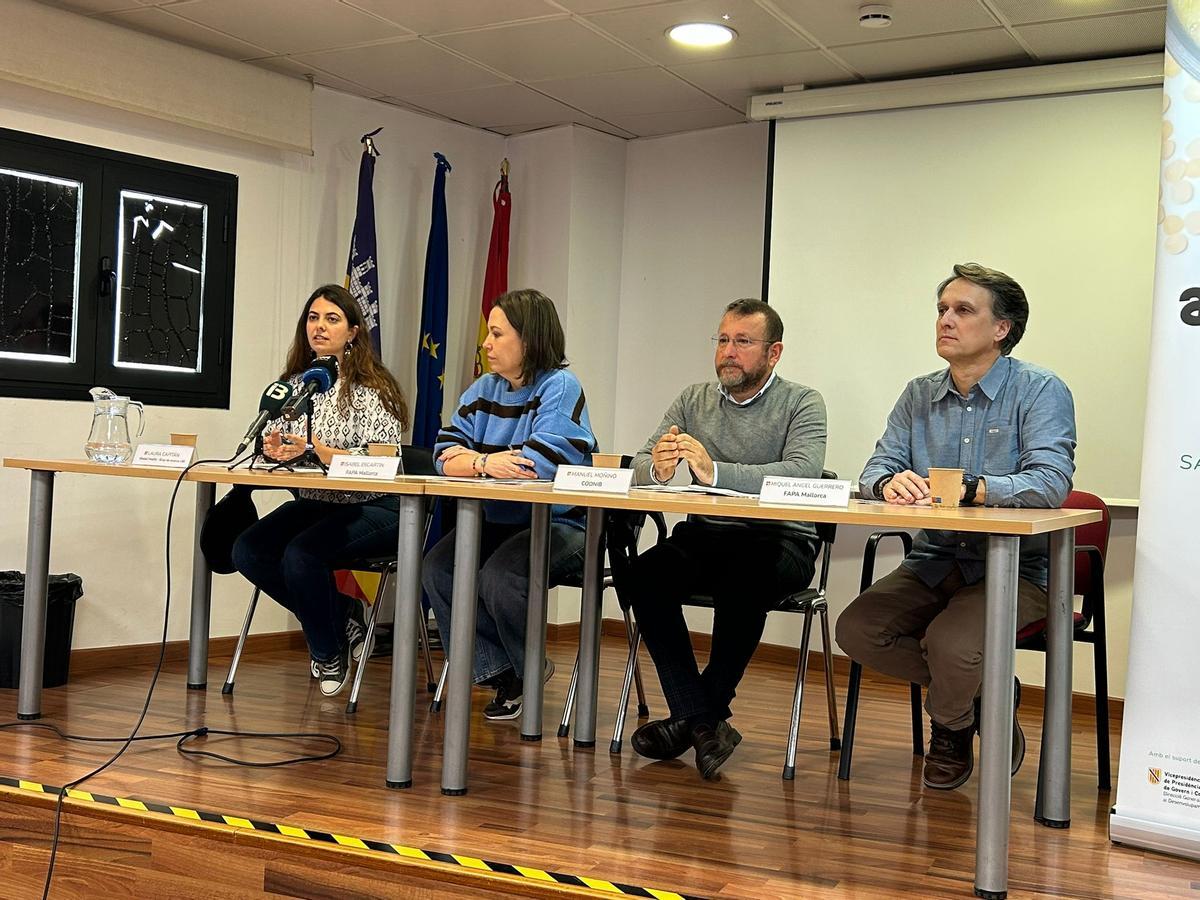 Capitán, Escartín, Moñino y Guerrero, este miércoles durante la presentación del informe.