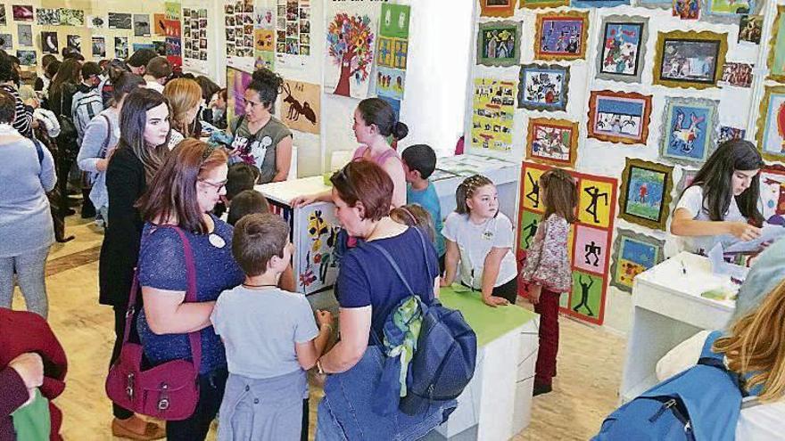 El alumnado del CEIP Carballal, en su exposición. // S.A.