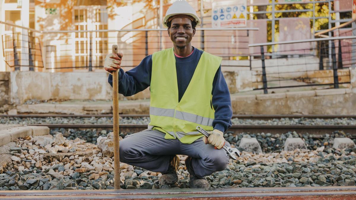 Mamadou trabaja para dos empresas de reformas y obra nueva tras pasar por la Fundación Nova Feina.