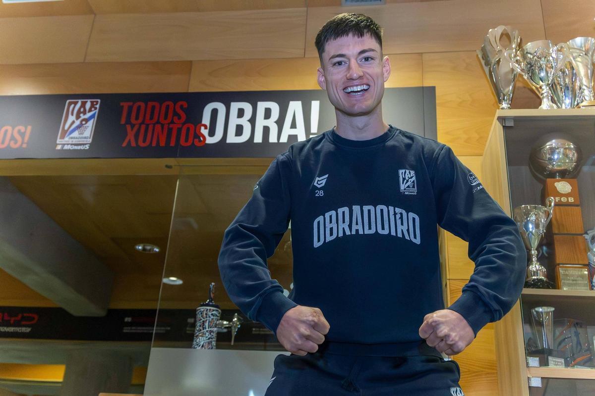 Alex Barcello quiere llevar al Monbus Obradoiro a la ACB y estrenarse en la élite.