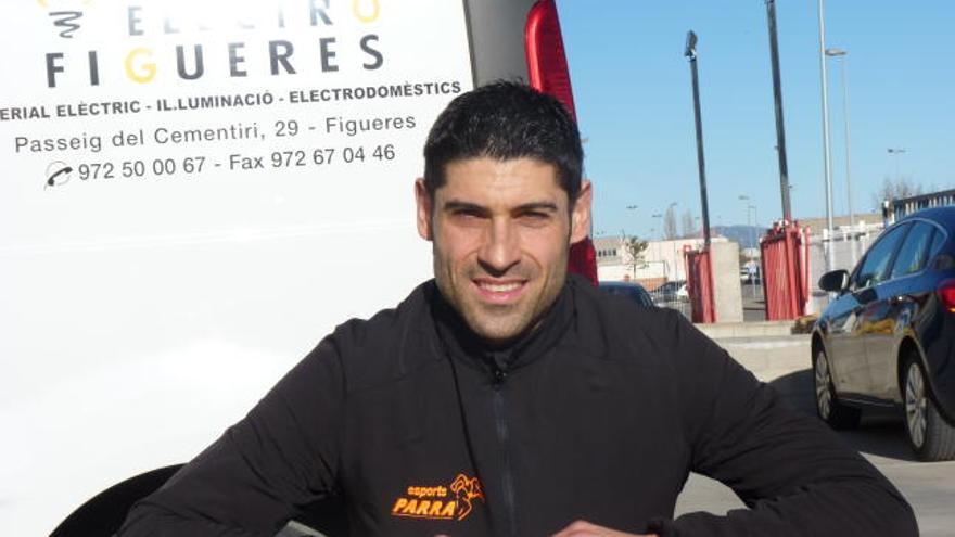Artur Roig treballa durant el dia a l&#039;empresa familiar Electro Figueres i s&#039;entrena cada vespre.