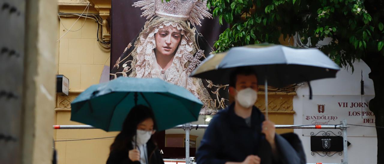 Las hermandades deciden si salen ante la previsión de lluvia