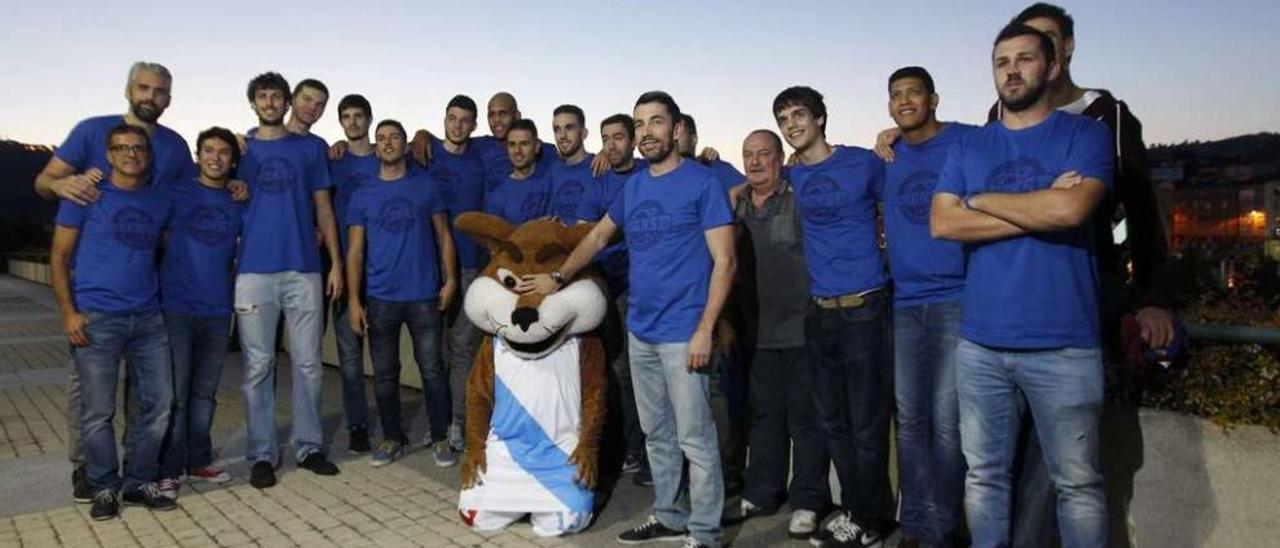 La presentación oficial del Club Ourense Baloncesto tuvo lugar ayer en el Centro Comercial Ponte Vella. // Iñaki Osorio