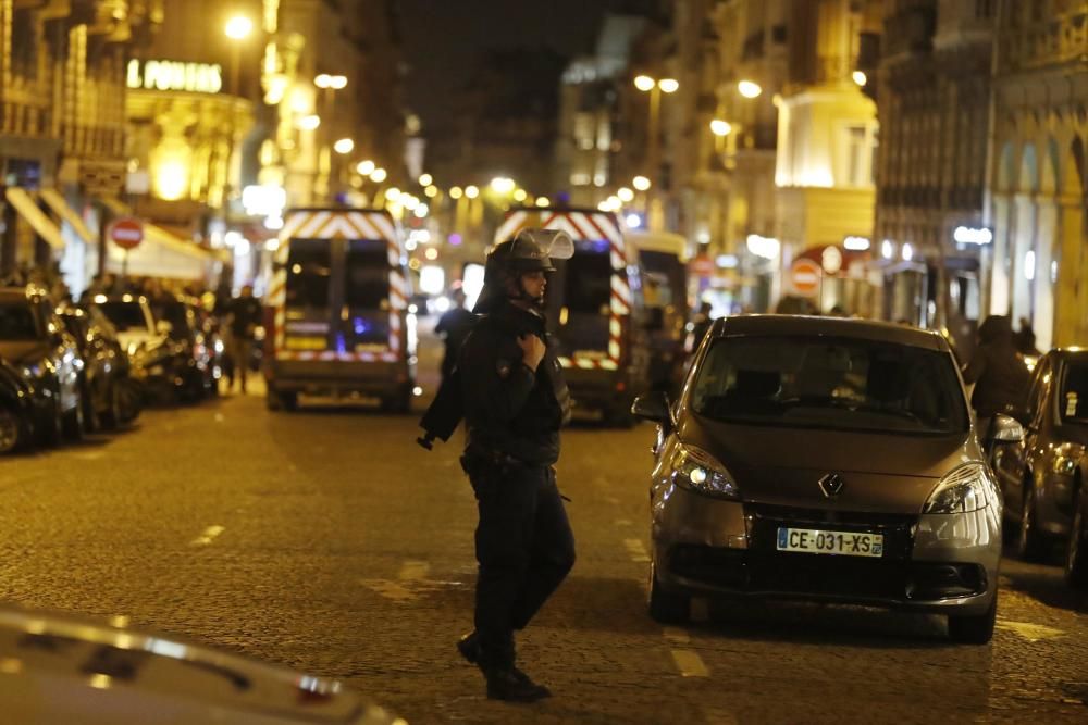 Atentado terrorista en los Campos Elíseos de París.