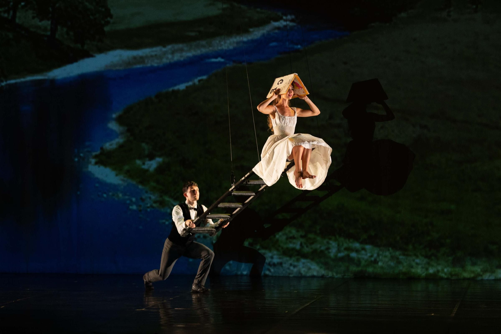 Momix presenta en A Coruña su nuevo espectáculo 'Alice'