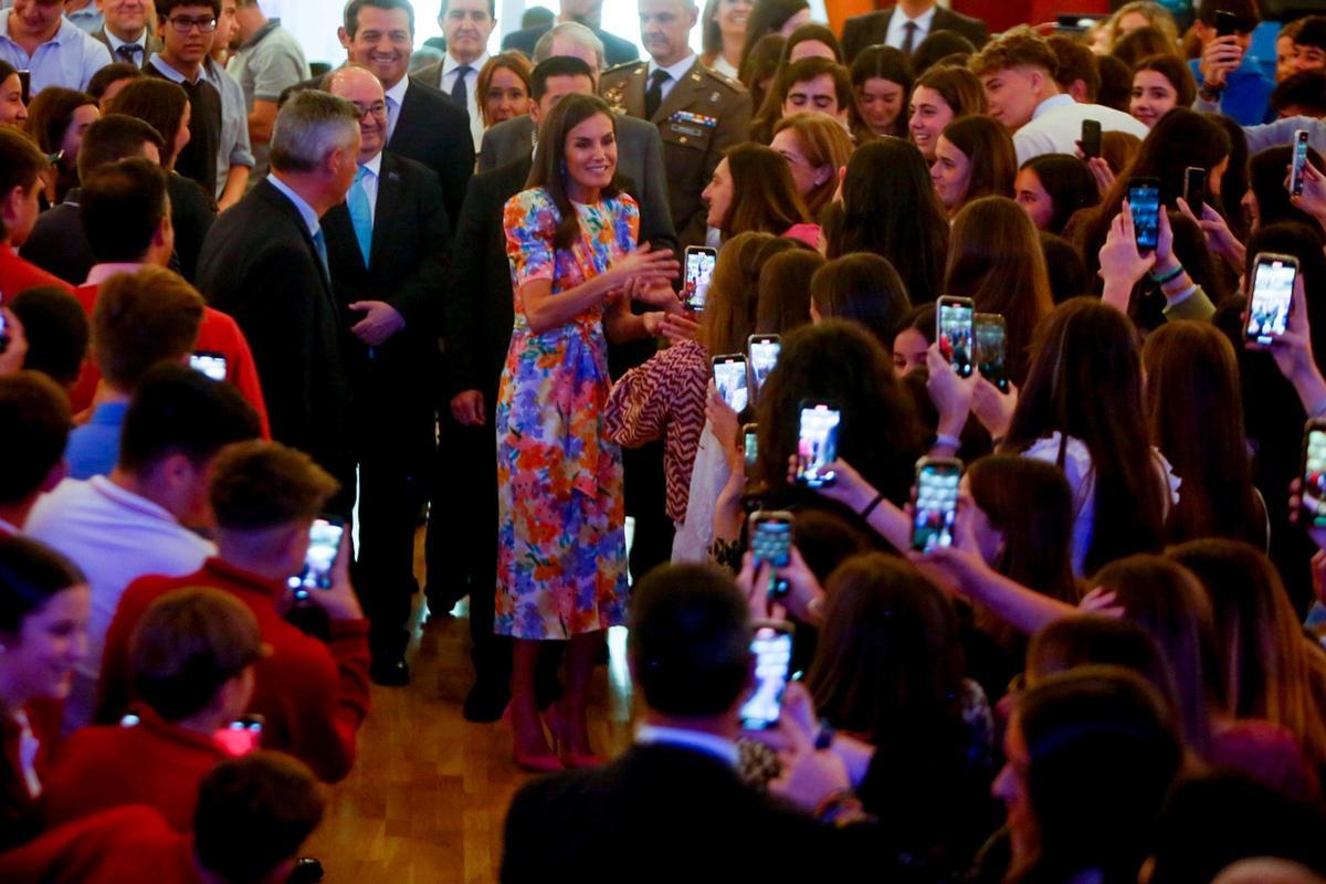 Letizia apuesta por las flores en el Premio Artes y Letras 2023