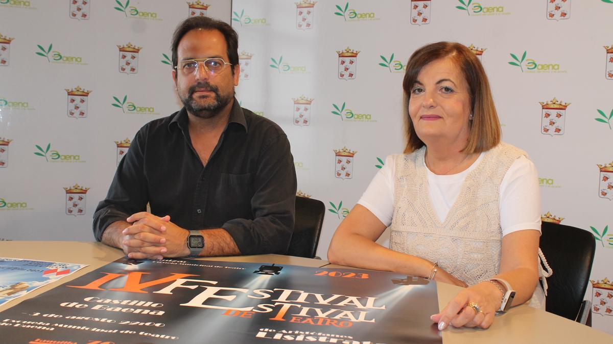 Cristóbal Pérez y Ana Cruz presentan el Festival Estival de Teatro de Baena