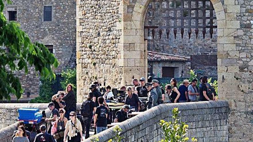 La filmació de la sèrie nord-americana, aquest dijous al pont de Besalú.