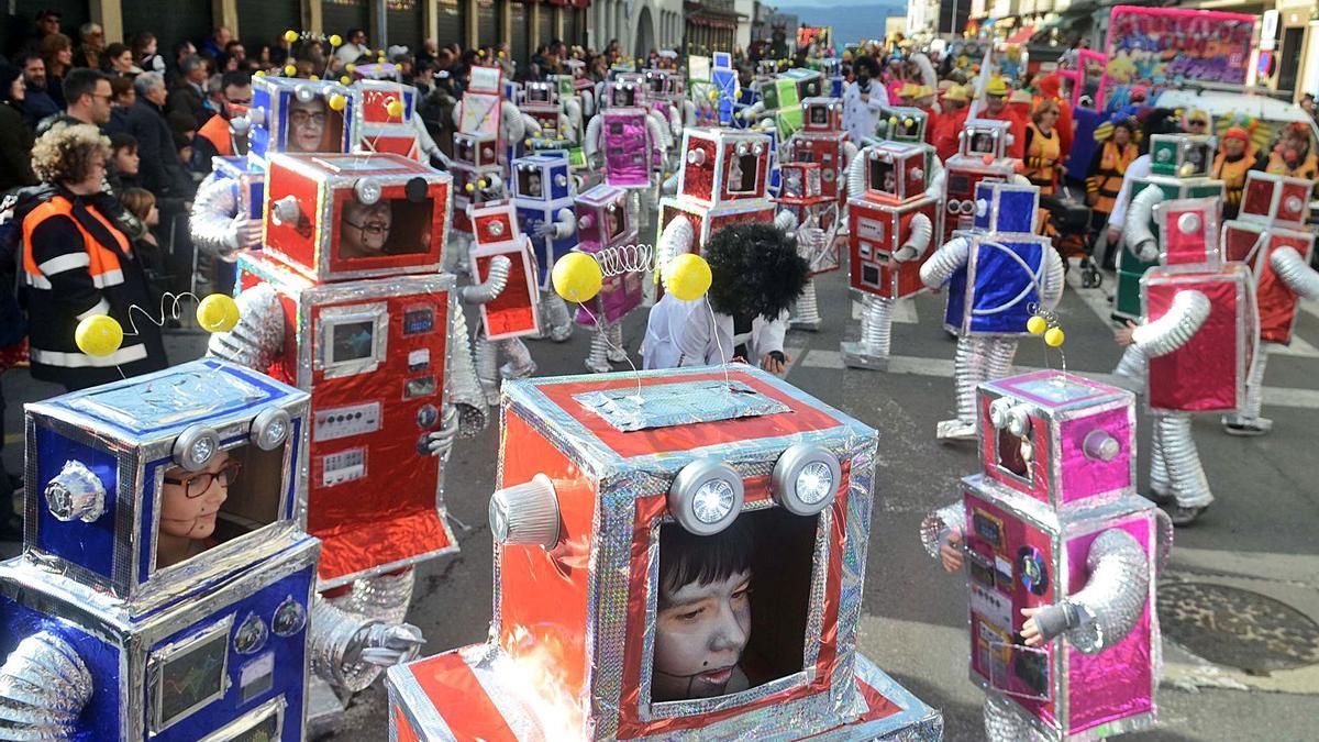 La pandemia impide este año que Vilagarcía celebre su multitudinario desfile de Carnaval. En la imagen, el del año pasado.   | // NOÉ PARGA
