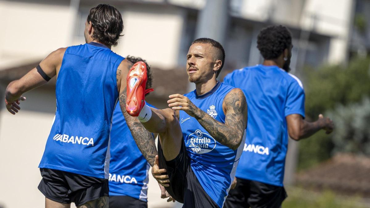 Angeliño, titular en el amistoso del Deportivo contra el Genoa