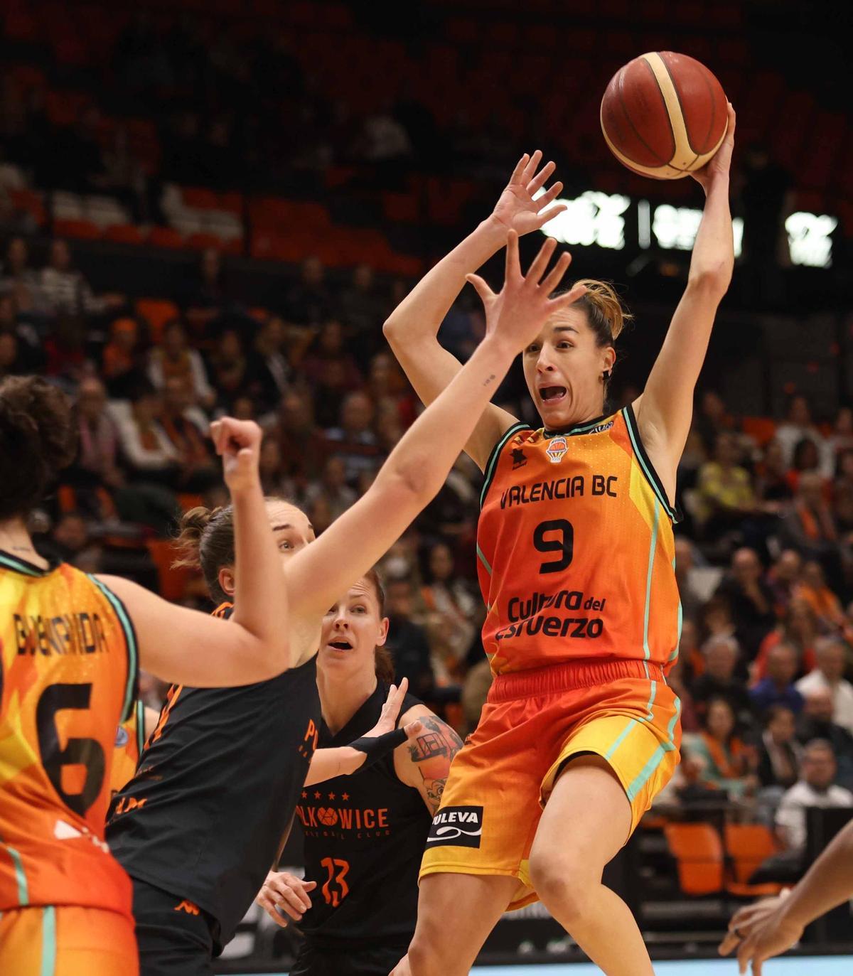 Remontada 'taronja' y a cuartos de final de la Euroliga