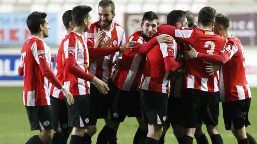 Los jugadores celebran uno de los goles, el pasado domingo.