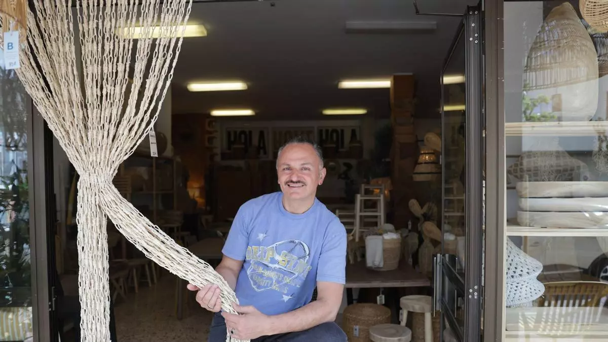 Ramon Febrer, gerent d'una tenda amb més de 40 anys d'història a Manacor: «Hem d’estimar el que és nostre»