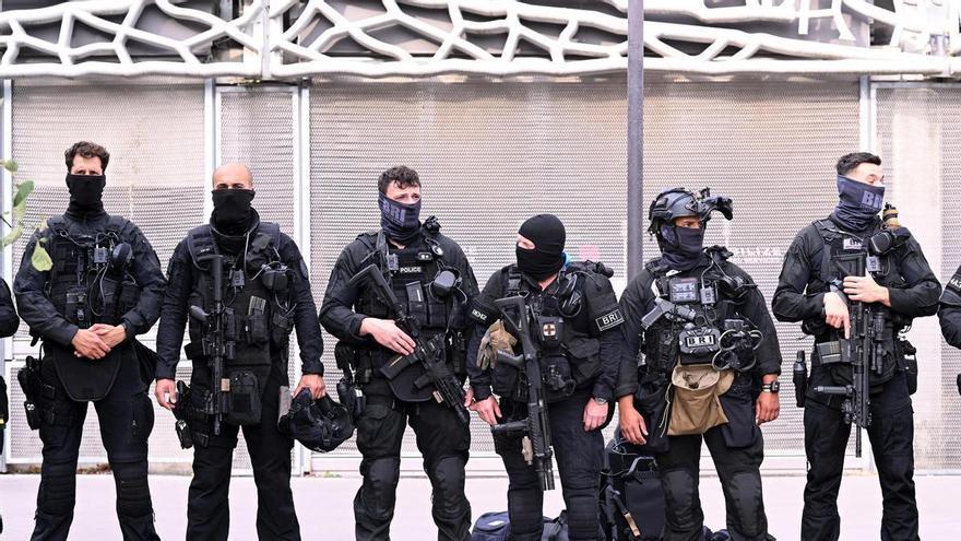 Detenido un hombre que iba a accionar una bomba para atacar un banco americano en París