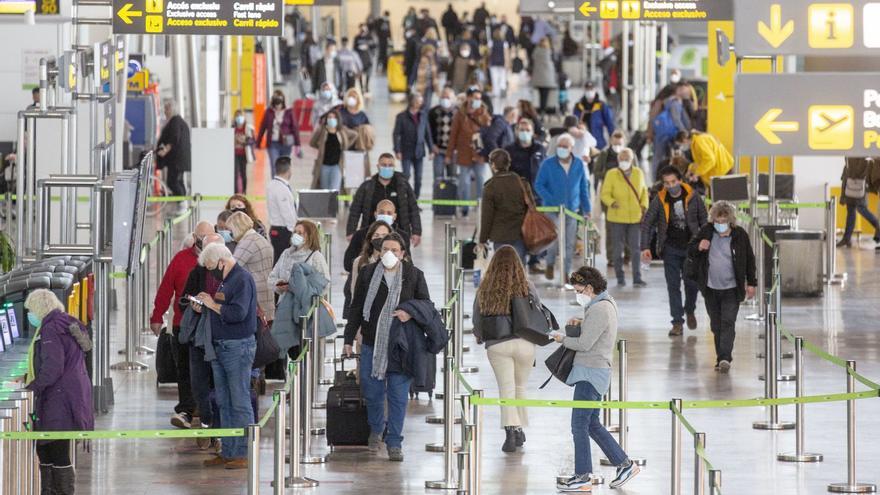 El aeropuerto aguanta el impacto de la variante ómicron con un total de 1.490 vuelos hasta enero