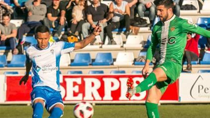 Imagen del Alcoyano-Cornellà del pasado domingo, que supuso la tercera derrota seguida.