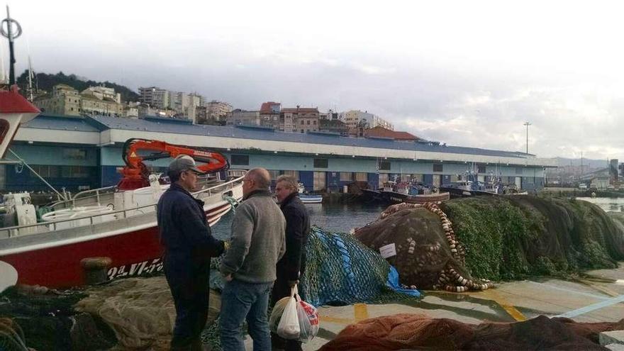 Buques de cerco en el puerto del Berbés preparándose en febrero