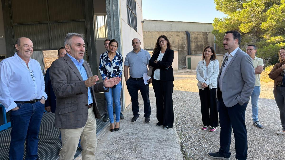 Miguel Barrachina durante su intervención en la visita a Pedralba.
