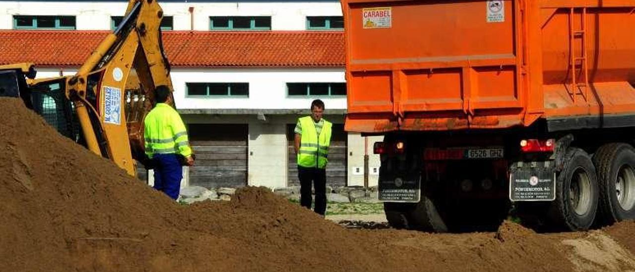 Los operarios trabajaron mañana y tarde. // Iñaki Abella