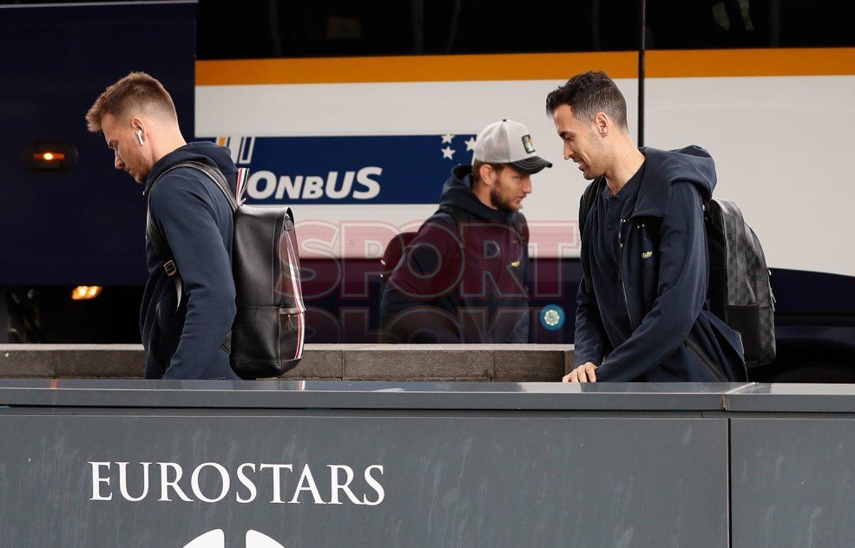 Los jugadores del FC Barcelona llegan a Madrid para la disputa de El Clásico de LaLiga contra el Real Madrid en el Santiago Bernabéu Los jugadores del FC Barcelona llegan a Madrid para la disputa de El Clásico de LaLiga contra el Real Madrid en el Santiago Bernabéu