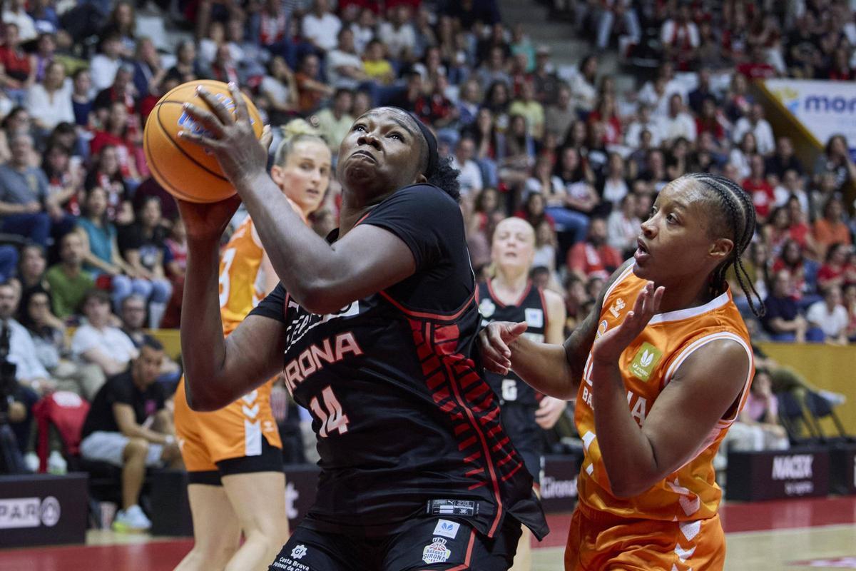 Les imatges del partit de tornada de la semifinal del play-off entre l'Spar Girona i el València