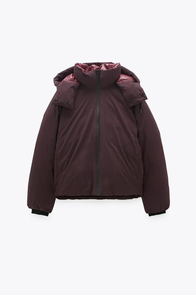 Plumífero acolchado burgundy, de Zara