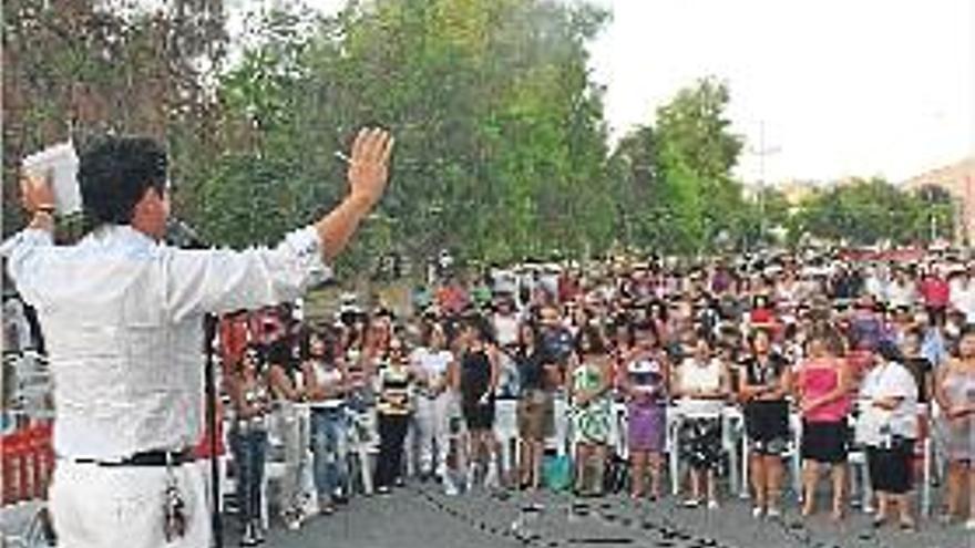 La campaña se inició el viernes con un acto en el Paseo de las Arenas