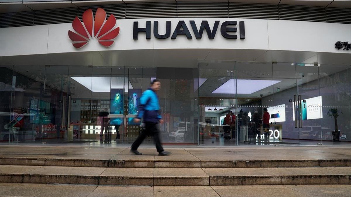 zentauroepp46156641 a man walks by a huawei logo at a shopping mall in shanghai 181207153110