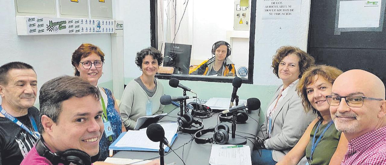 Participantes de un programa de Radio Realidad.