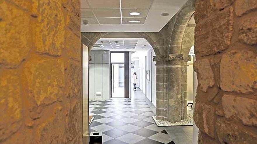 El equipo de arquitectos Guillermo Cases Tello de Madrid ha rehabilitado el sótano de Santo Domingo para convertirlo en sede de Tressis.