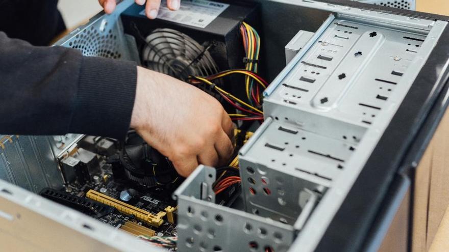 Uno de los cursos de formación profesional sobre montaje eléctrico.