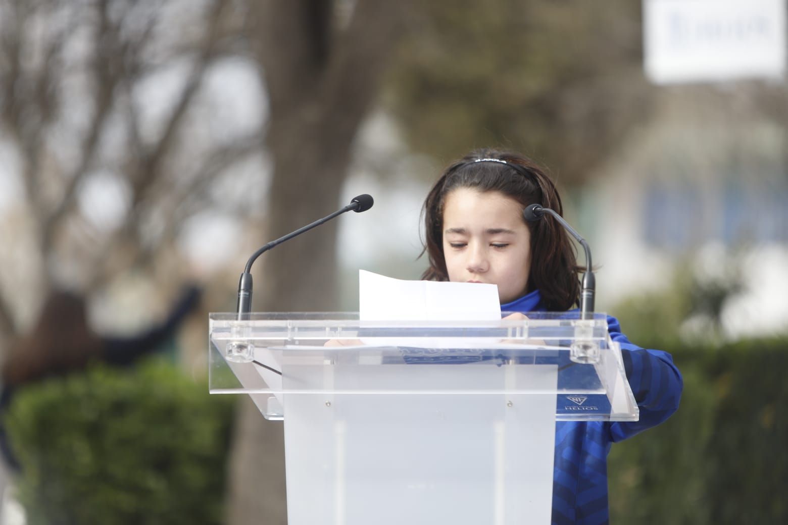 En imágenes | La bandera olímpica ya preside desde las alturas en las instalaciones del CN Helios