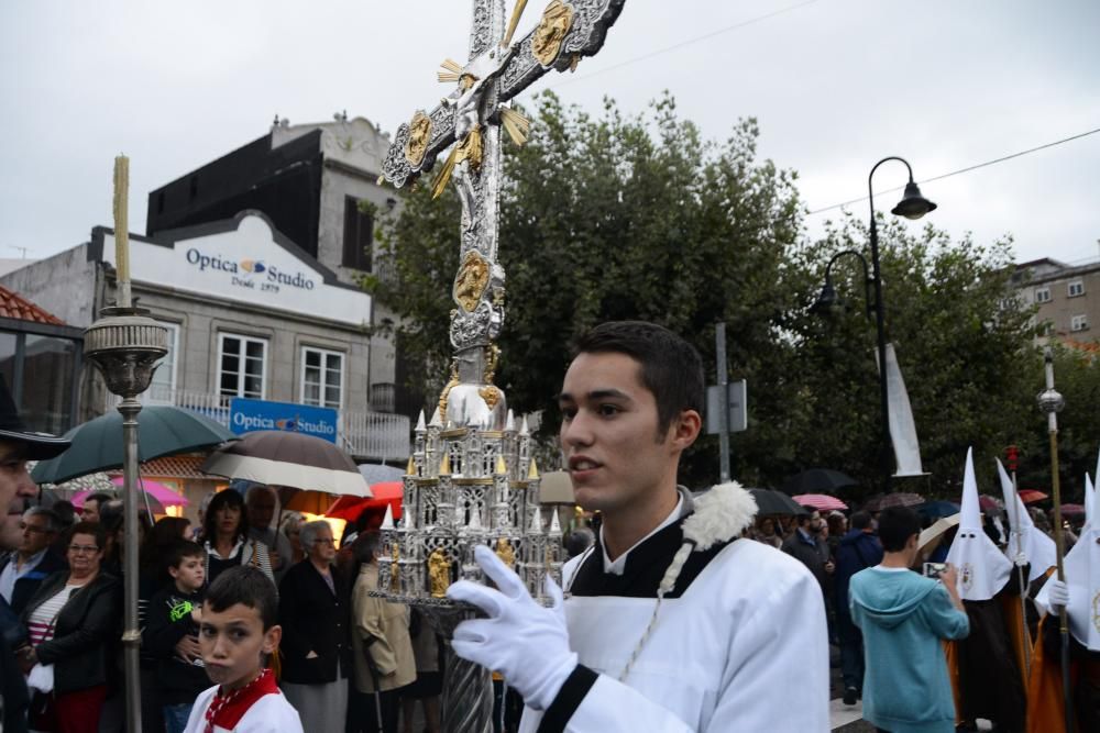 Recreacion de la Semana Santa de Cangas para el encuentro de cofradias que tuvo que ser acortado por las lluvias