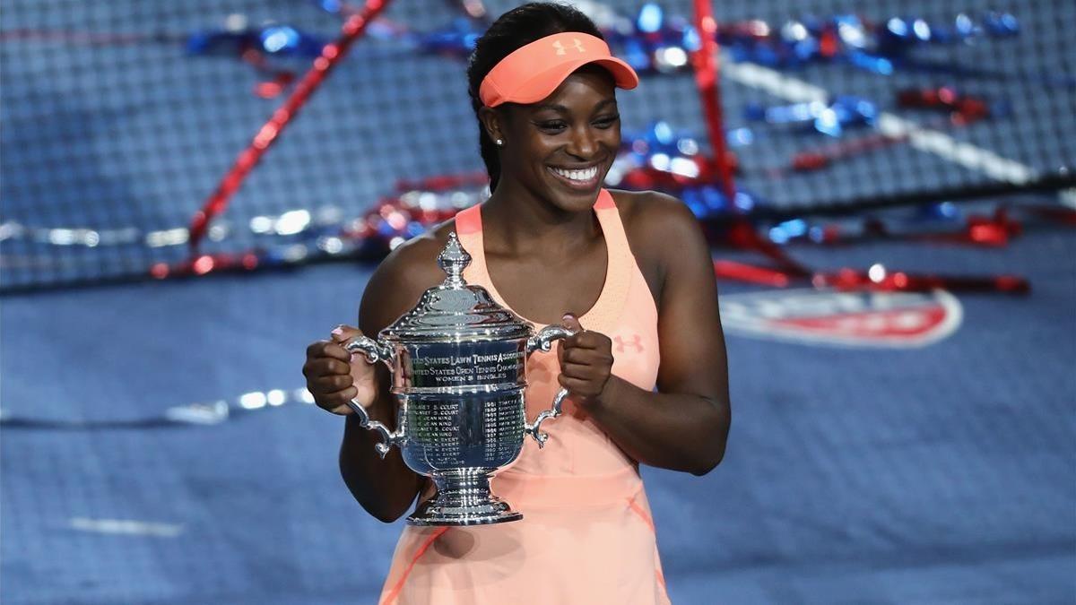 Sloane Stephens, con la copa de ganadora del Abierto de EEUU.