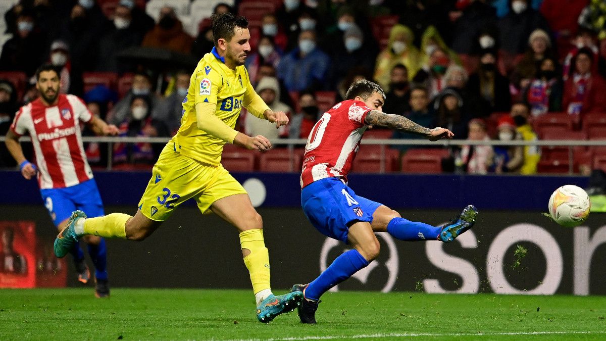 Víctor Chust, en un partido que enfrentó al Cádiz CF contra el Atlético de Madrid