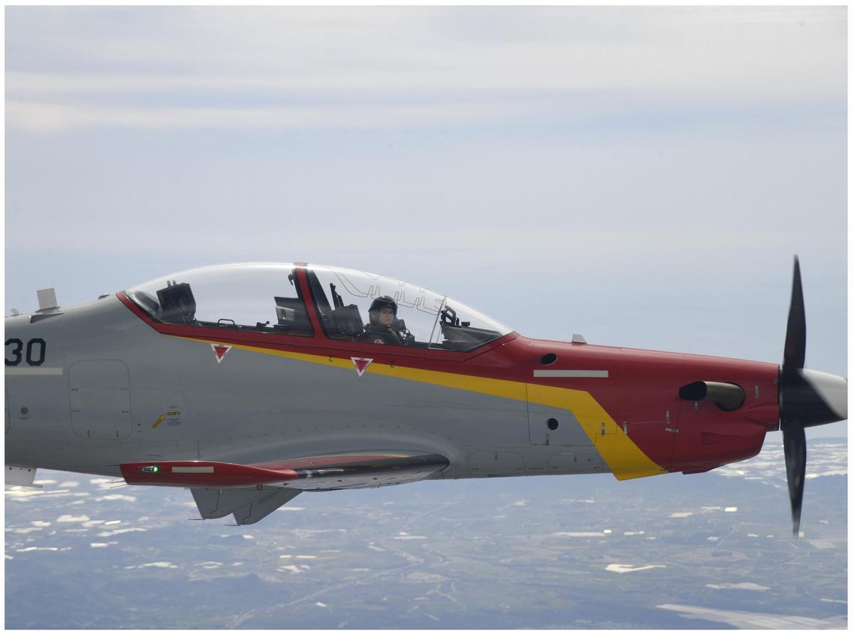 La princesa Leonor pilota en solitario un Pilatus PC-21 por segunda vez.