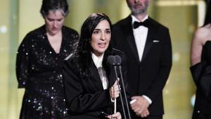 La directora Alauda Ruiz de Azua interviene junto al equipo de Los domingos tras recoger el premio a Mejor largometraje de ficción durante la gala de la 31 edición de los Premios José María Forqué, en el Palacio Municipal de IFEMA, a 13 de diciembre de 2025, en Madrid (España). Los Premios Cinematográficos José María Forqué, conocidos como ‘Premios Forqué’, fueron creados en 1996 por la Entidad de Gestión de Derechos de los Productores Audiovisuales (Egeda) para honrar la memoria de José María Forqué, figura en la cinematografía española y primer presidente de Egeda. EGEDA creó el premio con el objetivo de difundir la importancia de la industria audiovisual española e impulsar la figura del productor cinematográfico. 13 DICIEMBRE 2025;GALA;PREMIOS FORQUÉ;FORQUÉ;PREMIOS;31 EDICIÓN;IFEMA;MADRID A. Pérez Meca / Europa Press 13/12/2025. Alauda Ruiz de Azua;A. Pérez Meca;