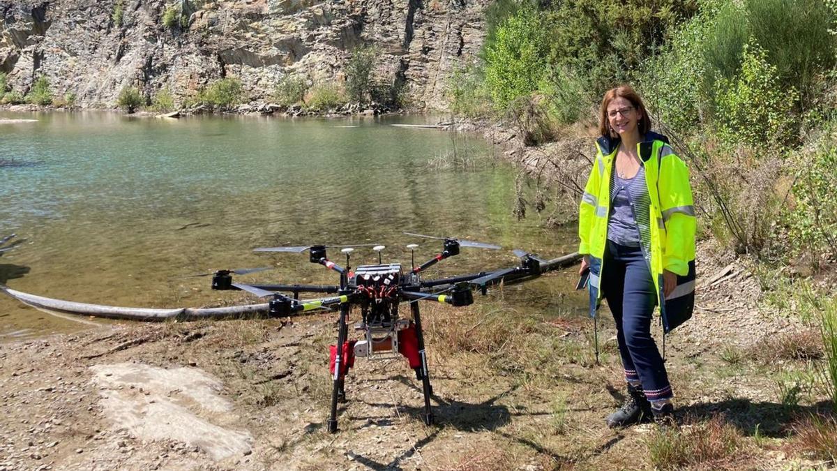 La directora de Augas de Galicia supervisó los trabajos.