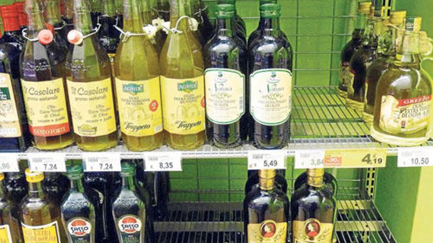 Botellas de aceite en un establecimiento italiano, país que comercializa el mayor volumen de Europa.