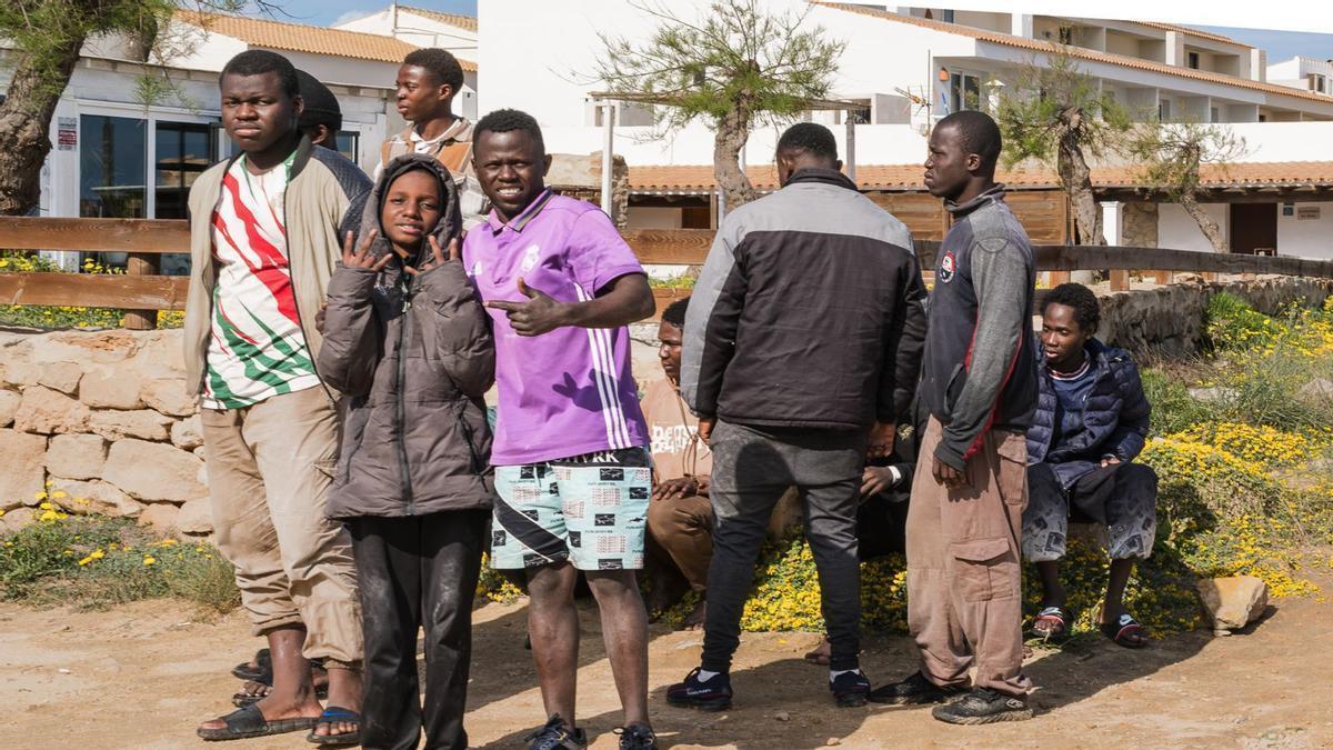 Un grupo de migrantes llegados a la costa de es Caló, en Formentera, en una imagen de archivo