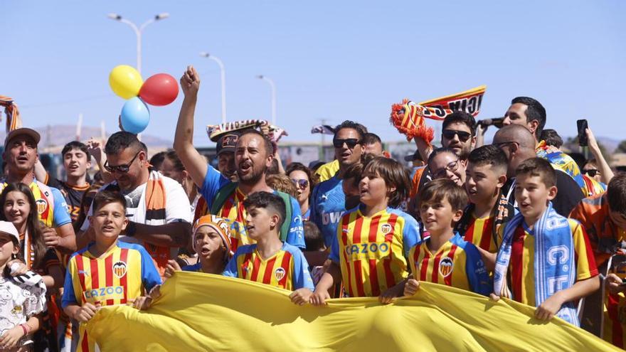 La afición del Valencia CF ante el Elche