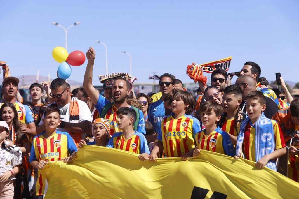 La afición del Valencia CF ante el Elche