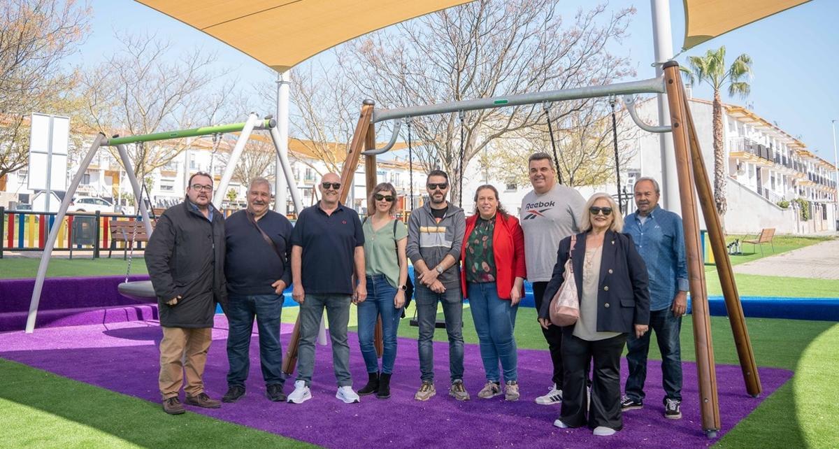 Visita del Gobierno municipal al nuevo parque de Montealto, este lunes.