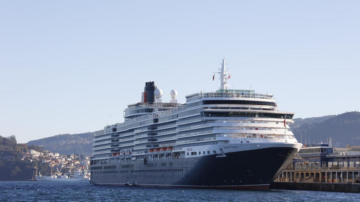 El 'Queen Victoria&quot; atracado este miércoles en el puerto de Vigo