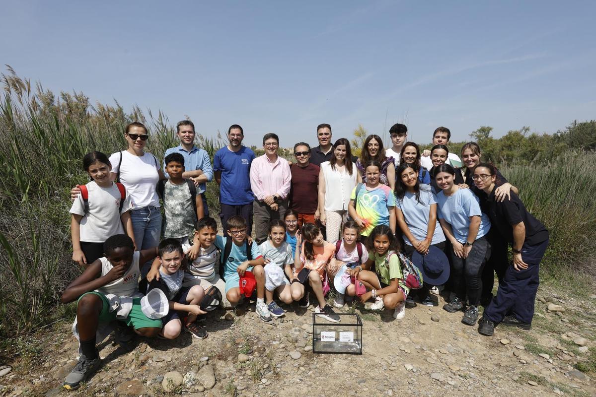 Foto de familia con los escolares.