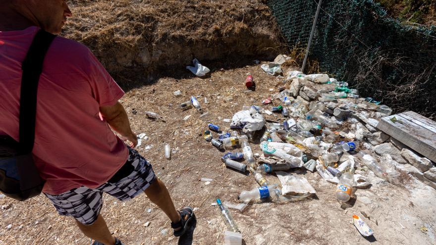 Indignación ante el botellón junto al yacimiento del Tossal de Manises de Alicante