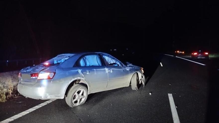 Causa un choque múltiple en la autovía y se fuga a pie en una jornada con cinco accidentes